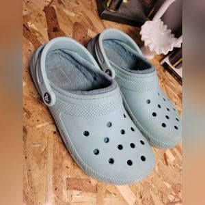 Crocs Light Blue Lined Size 6 Men‎ 8 Women's